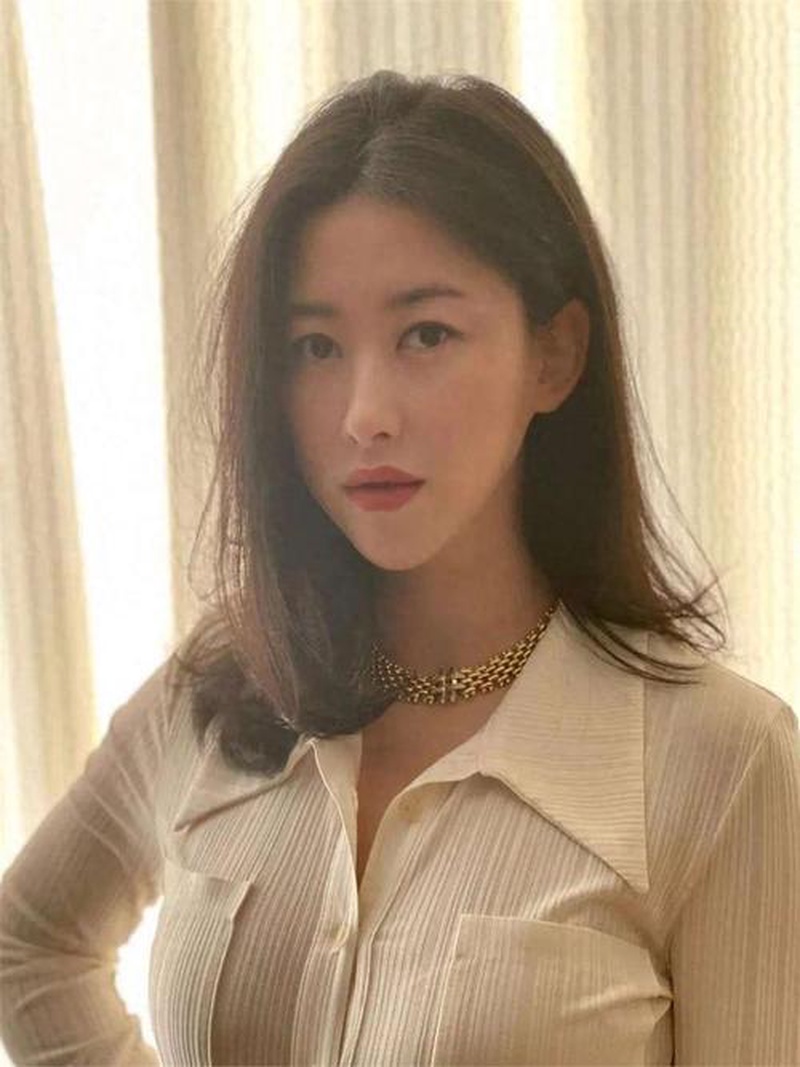 朱珠穿保洁服像走高定？本尊下场回应啦：人家可是211精英不是真保洁